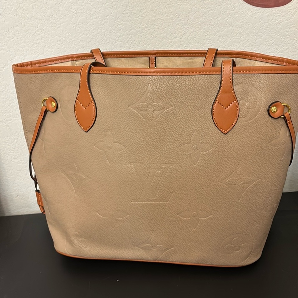 Shoulder tote bag never full